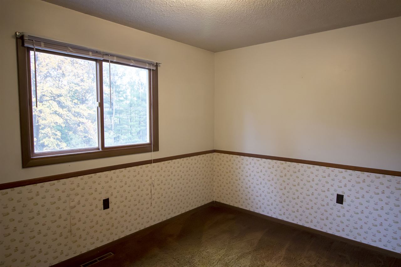 3620 Holiday Road Traverse City, MI 49686 - Photo 17 of 34 1881304-16.JPG