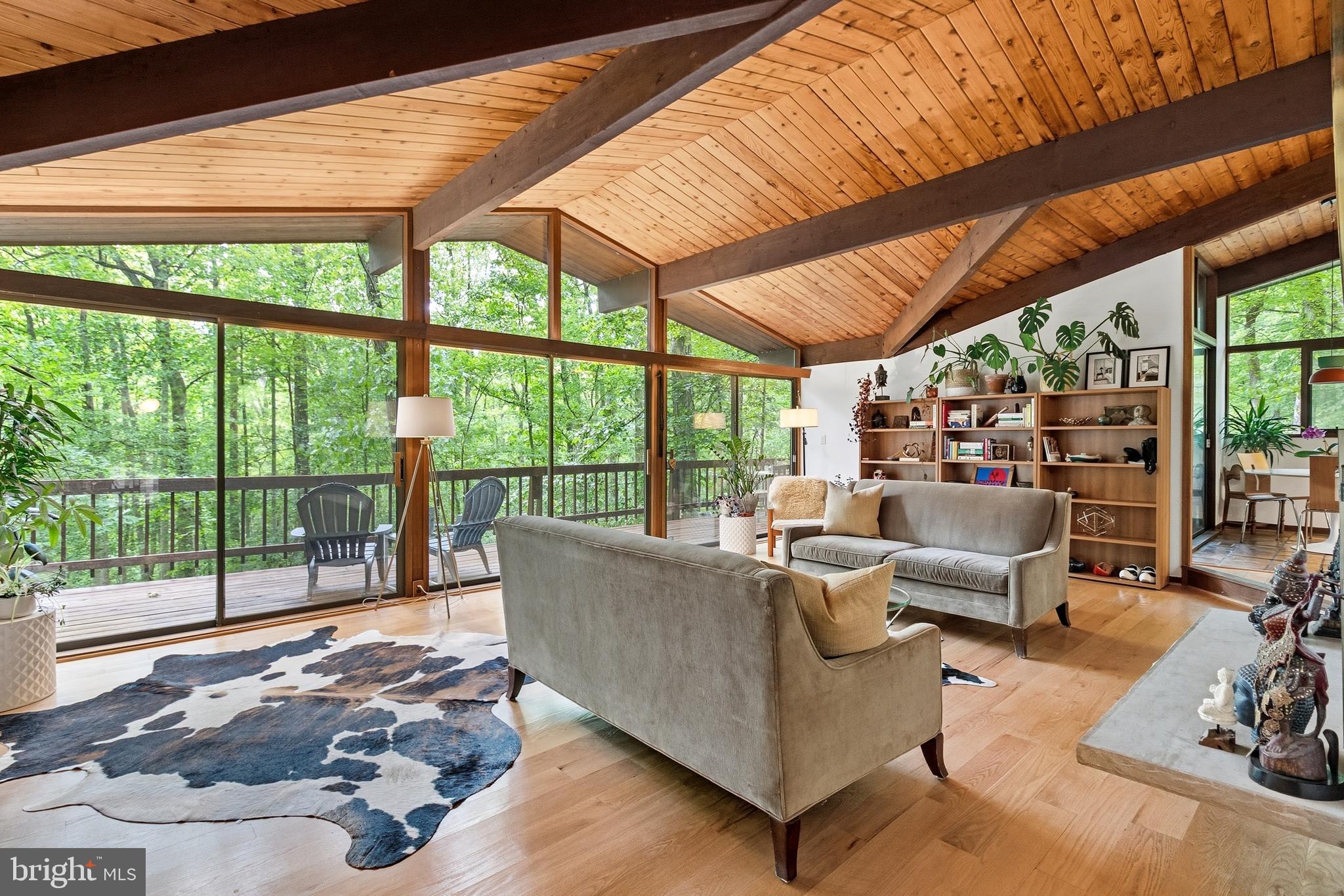 10815 Cross School Road Reston, VA 20191 - Photo 3 of 48 Living room