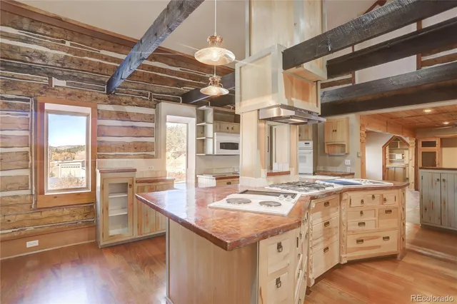 a kitchen that has a lot of cabinets in it