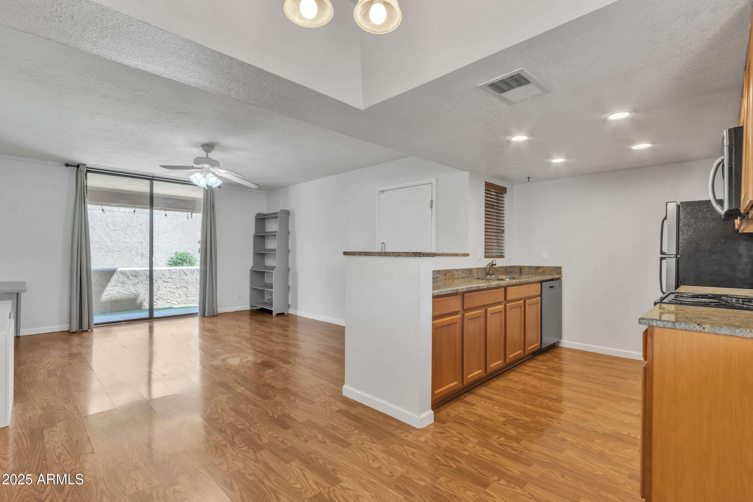 1125 East Broadway Road, Unit 122 Tempe, AZ 85282 - Photo 2 of 27 10_031_a4m_cvw