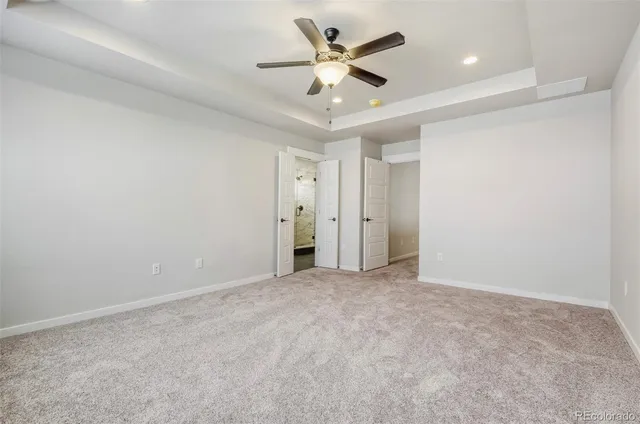 an empty room with a ceiling fan and a ceiling fan