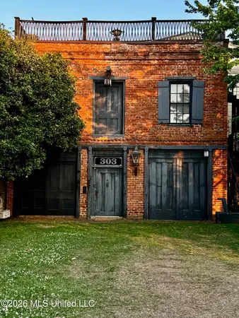 $320,000 | 303 North Commerce Street, Natchez, MS 39120