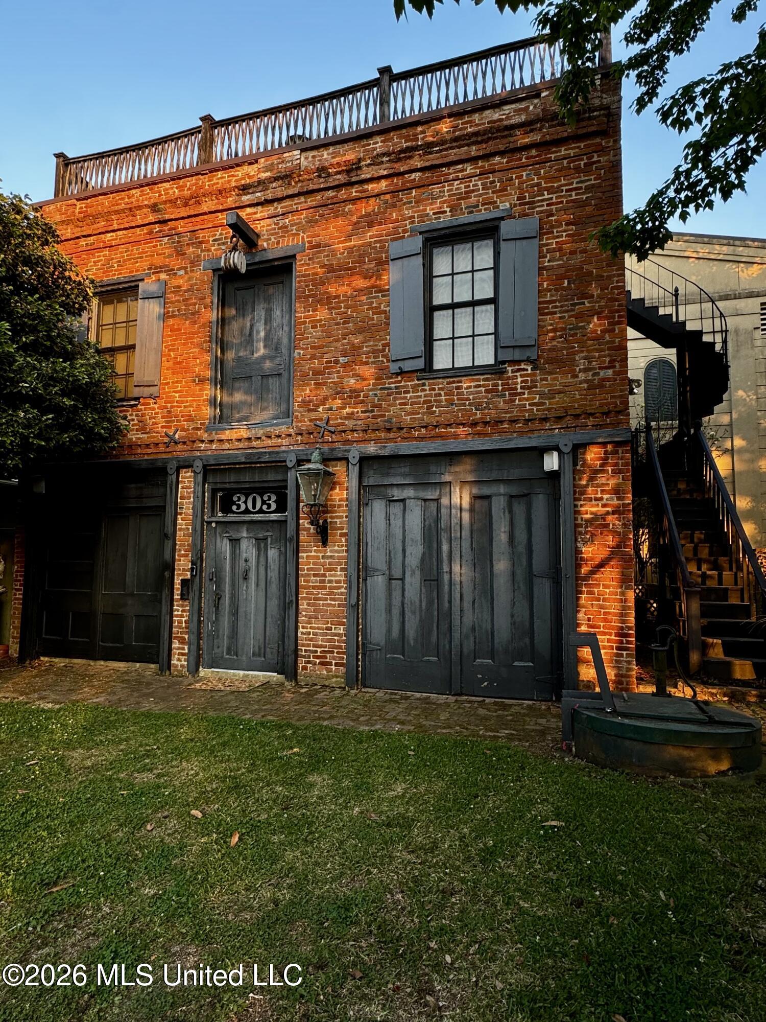 303 North Commerce Street Natchez, MS 39120 - Photo 2 of 21 IMG_7770