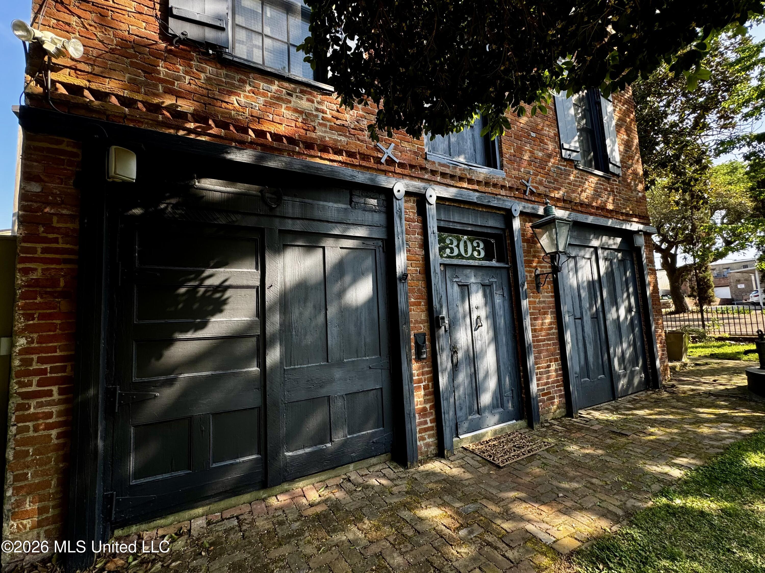 303 North Commerce Street Natchez, MS 39120 - Photo 3 of 21 IMG_7755