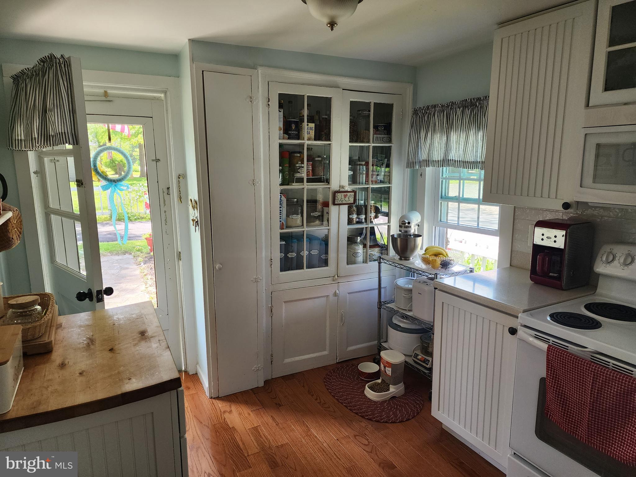 21070 Unison Road Middleburg, VA 20117 - Photo 14 of 22 Entrance/kitchen