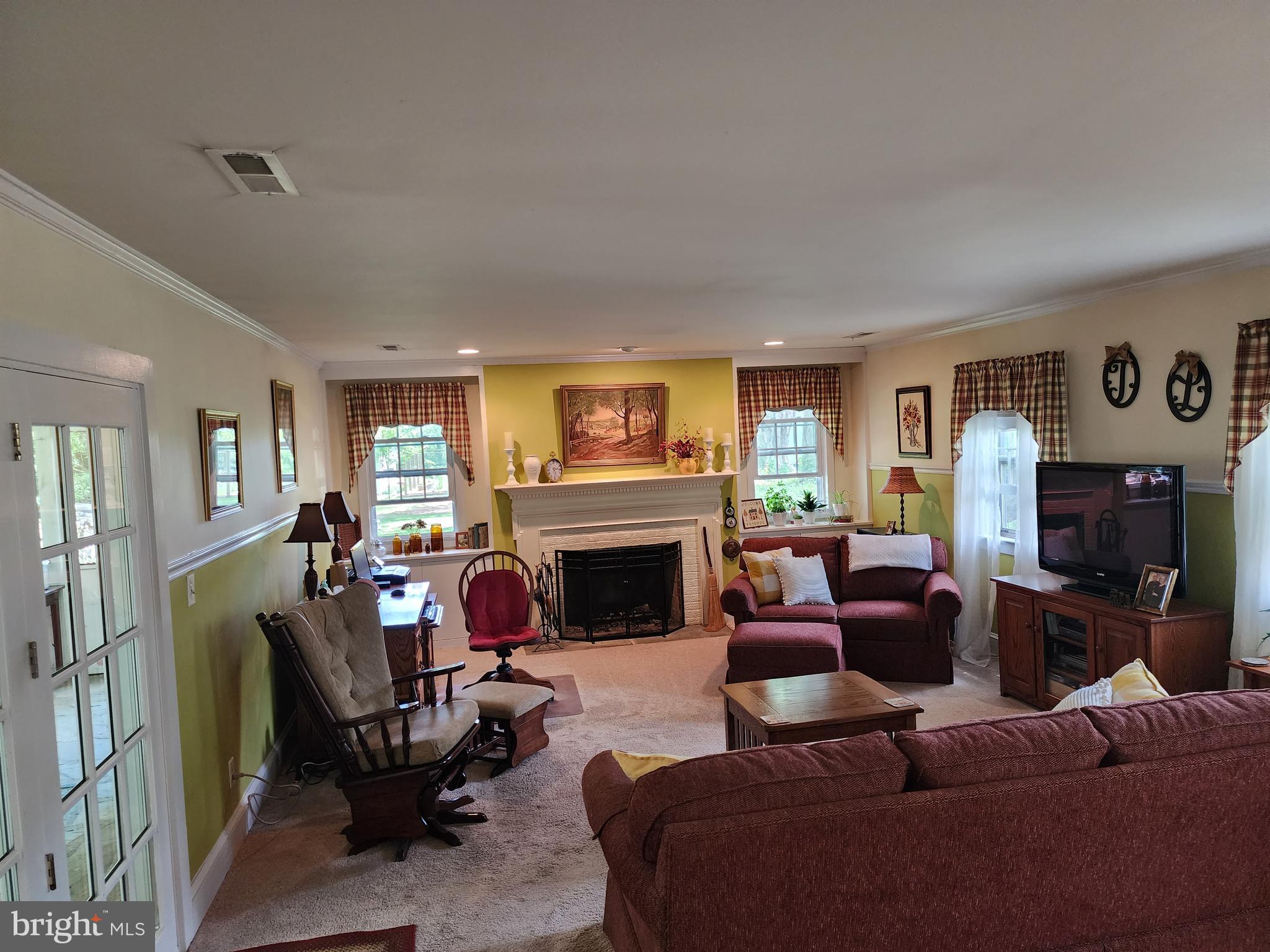 21070 Unison Road Middleburg, VA 20117 - Photo 8 of 22 Living room