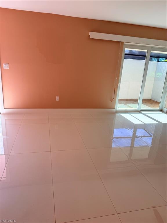 1575 Curlew Avenue, Unit 1 Naples, FL 34102 - Photo 19 of 35 Plenty of space for dining options