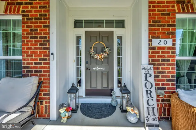 a view of entryway with livingroom and furniture