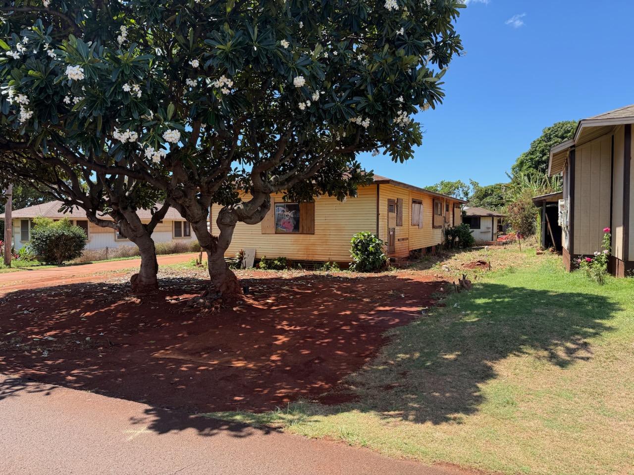 4873 A Alii Road Hanapepe, HI 96716 - Photo 2 of 13 a view of yard with wooden fence