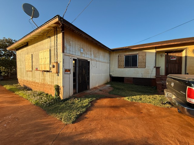 4873 A Alii Road Hanapepe, HI 96716 - Photo 5 of 13 a front view of a house with a yard