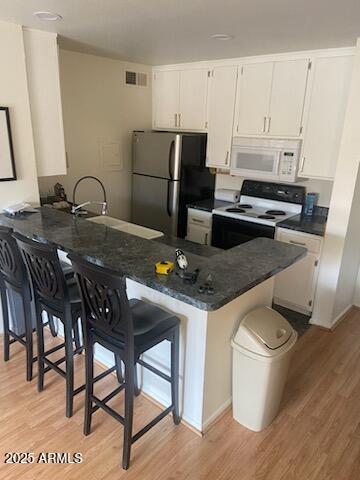8055 East Thomas Road, Unit A303 Scottsdale, AZ 85251 - Photo 14 of 25 a kitchen with a table chairs and refrigerator