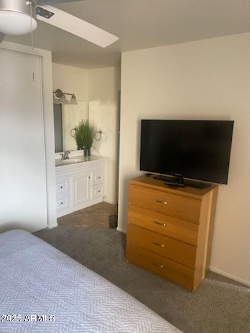 8055 East Thomas Road, Unit A303 Scottsdale, AZ 85251 - Photo 18 of 25 a living room with a flat screen tv