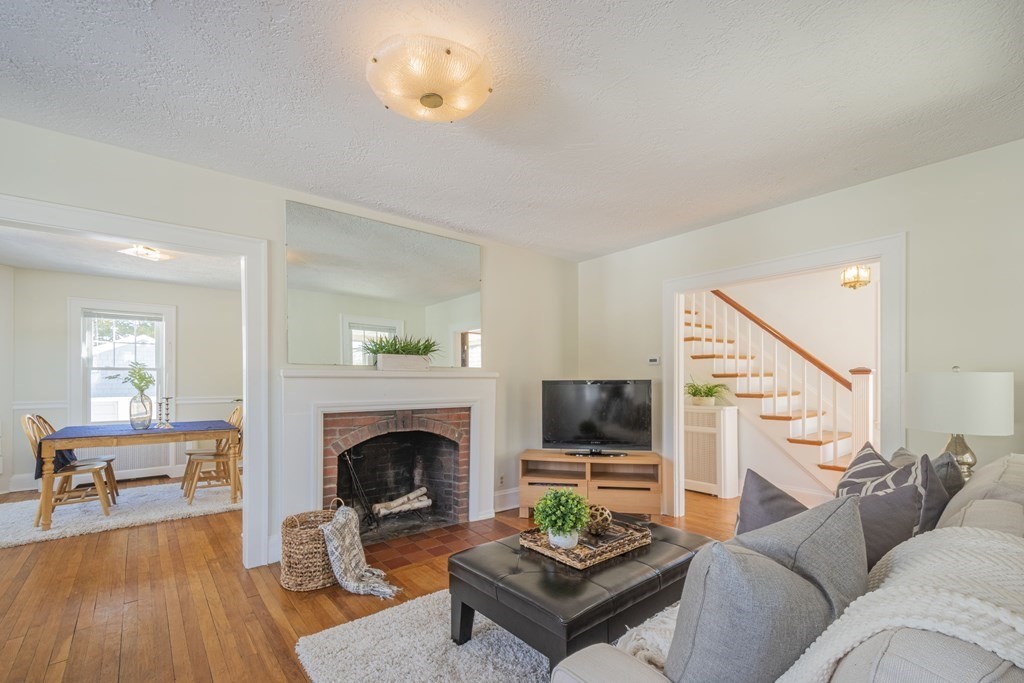 4 Spring Street Lexington, MA 02421 - Photo 9 of 42