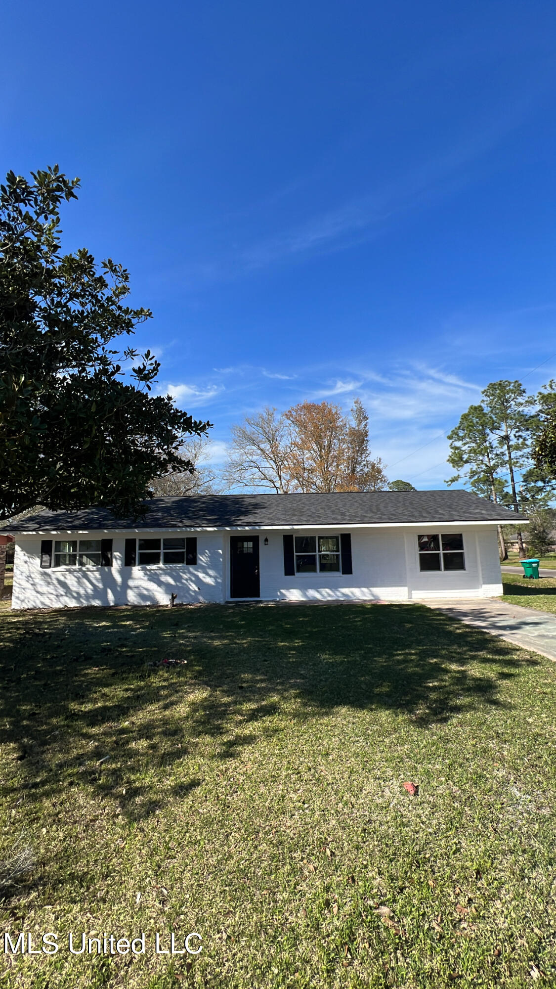 5713 Clinton Street Moss Point, MS 39563 - Photo 1 of 10 90C6621D-84A7-46A9-8CBA-41CDF41016F9