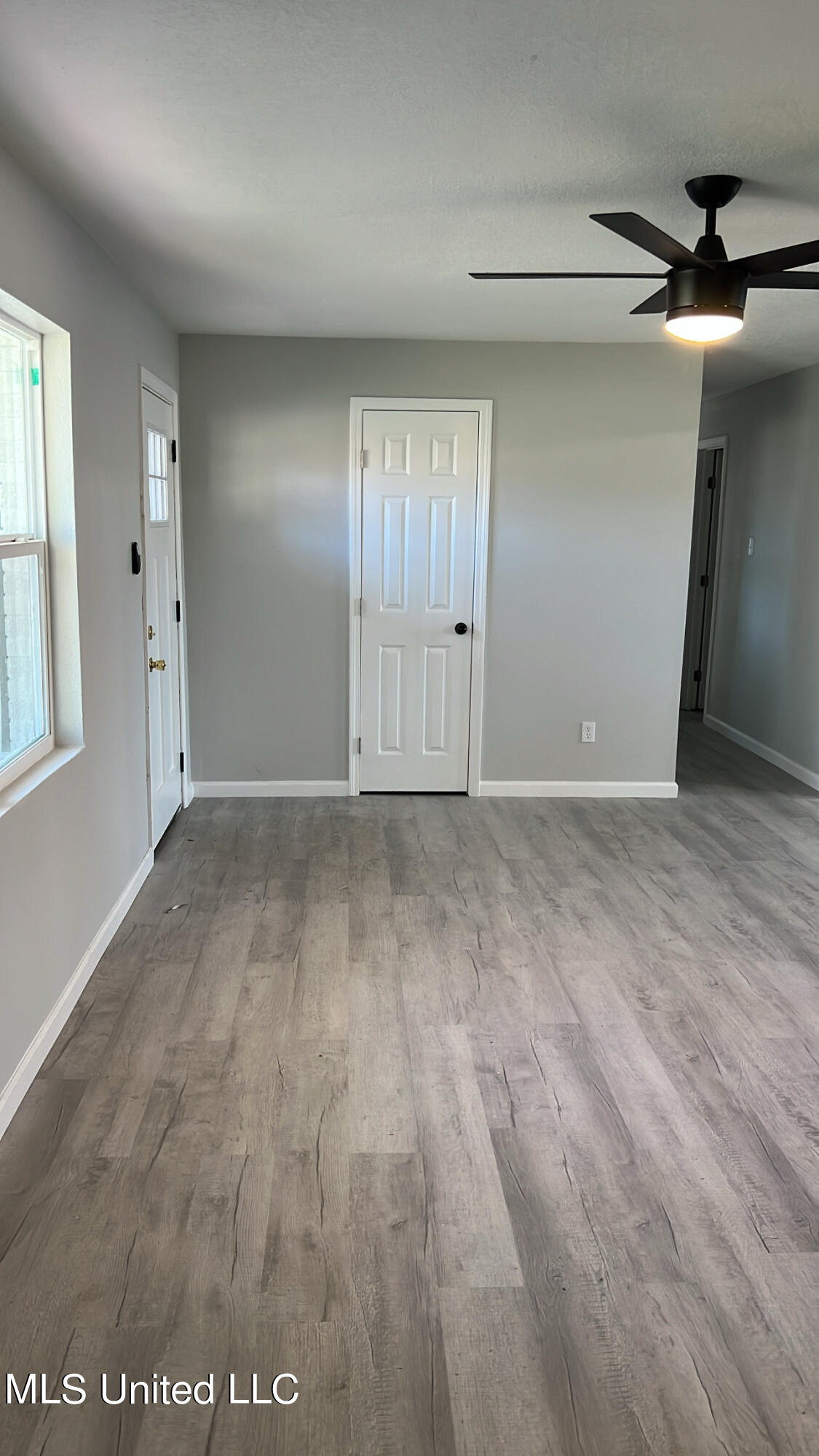 5713 Clinton Street Moss Point, MS 39563 - Photo 2 of 10 0235B1F4-746A-4E7A-B84F-A4741DE78DC9