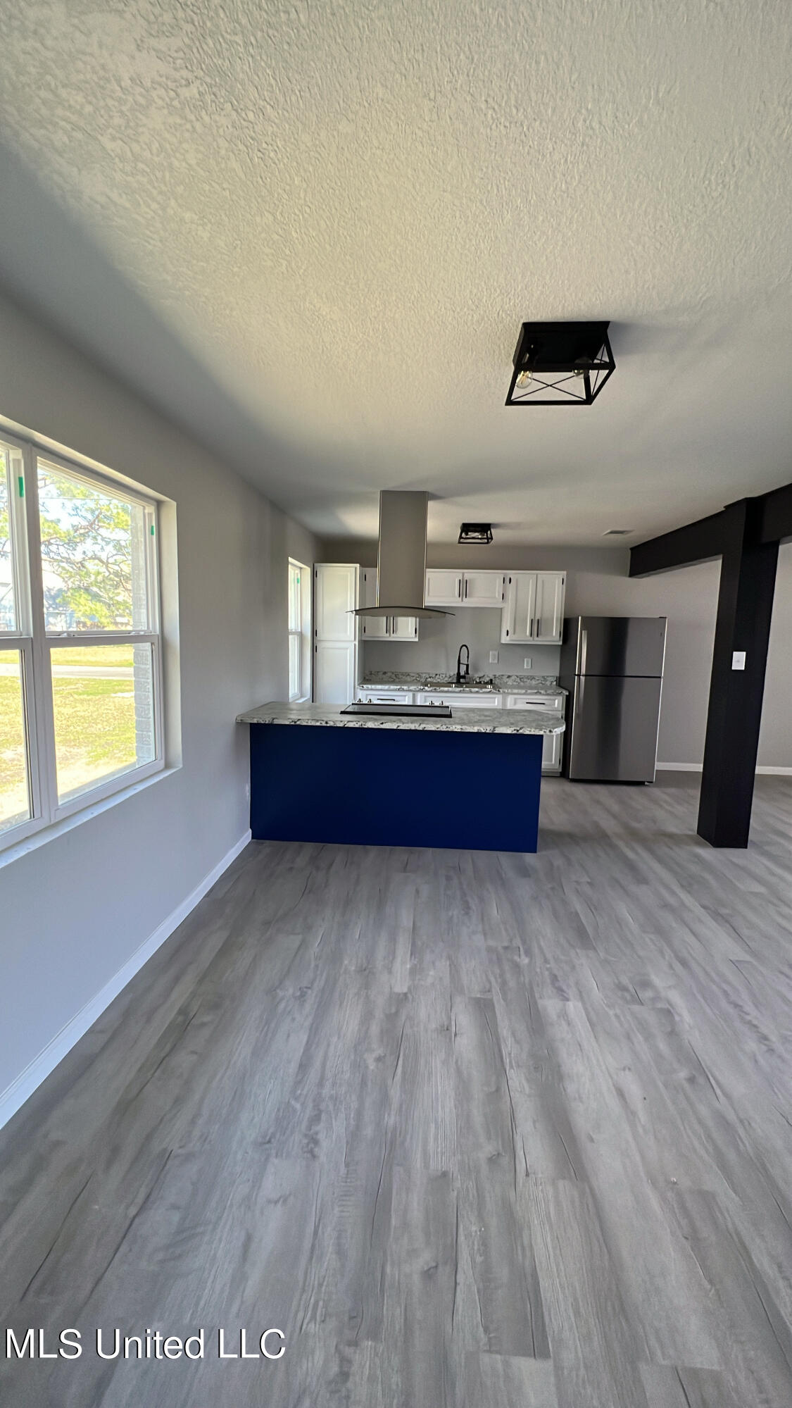 5713 Clinton Street Moss Point, MS 39563 - Photo 4 of 10 69738803-516F-4893-BF49-E4FAF464E1EE