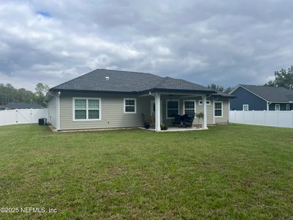 $2,400 | 4930 Southeast 10th Place, Keystone Heights, FL 32656