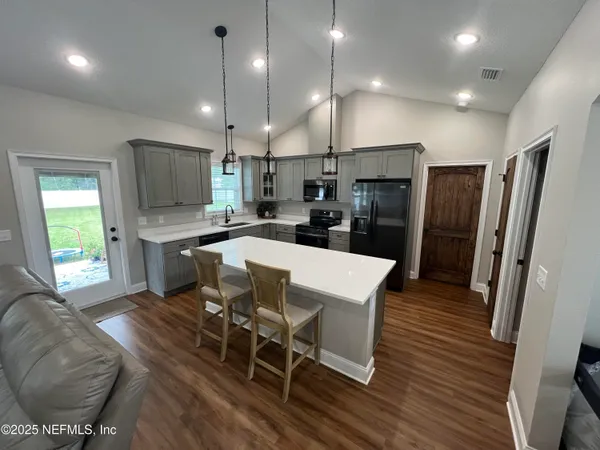 $2,400 | 4930 Southeast 10th Place, Keystone Heights, FL 32656