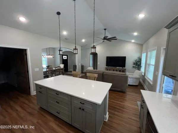 $2,400 | 4930 Southeast 10th Place, Keystone Heights, FL 32656