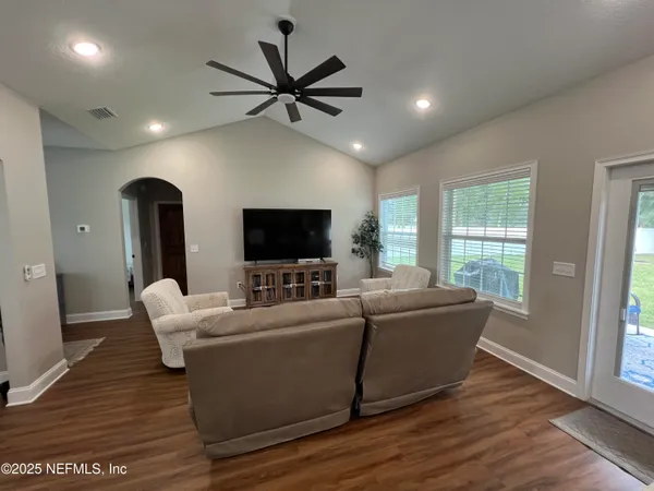 $2,400 | 4930 Southeast 10th Place, Keystone Heights, FL 32656