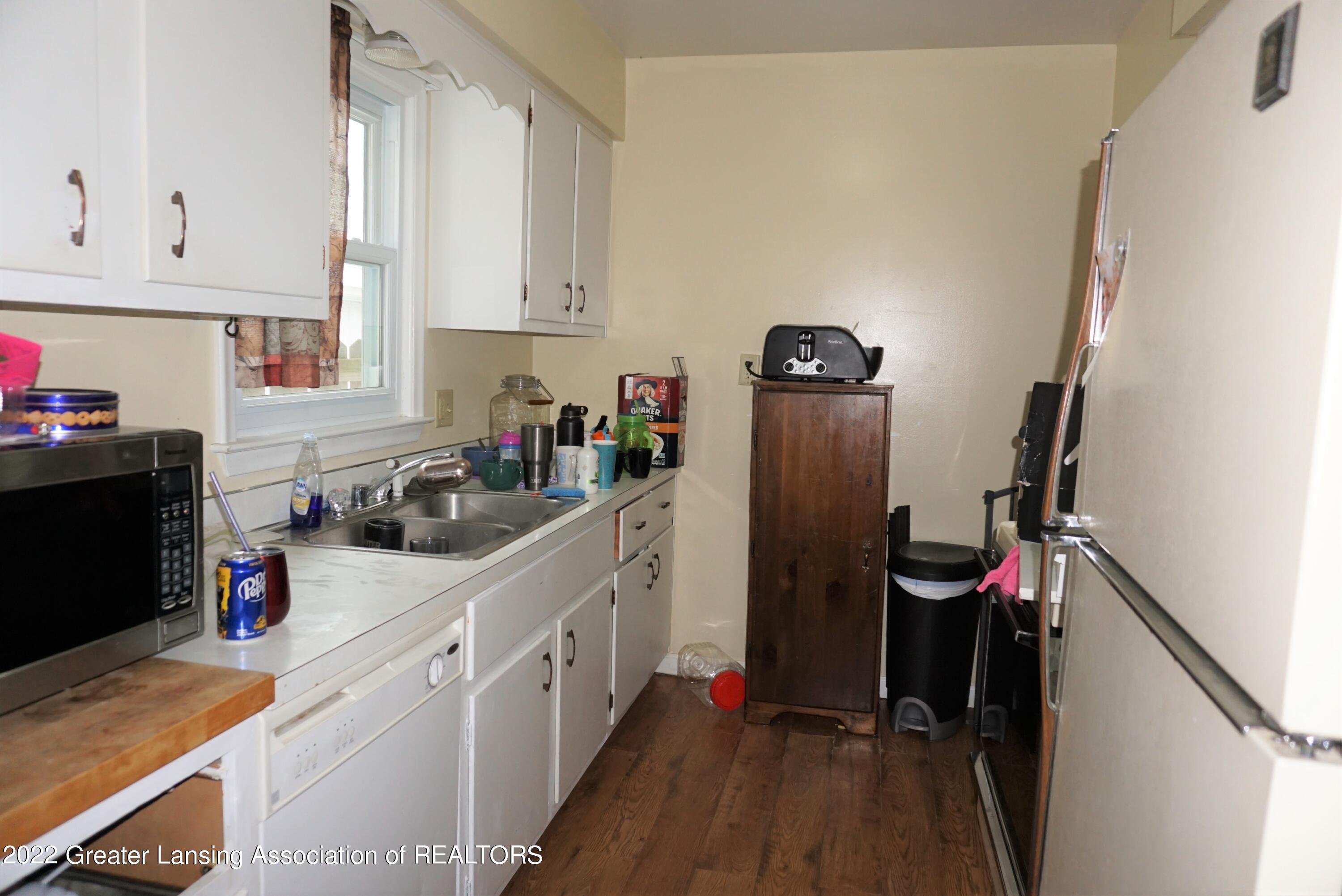 618 Armstrong Road Lansing, MI 48911 - Photo 9 of 16 DSC00332