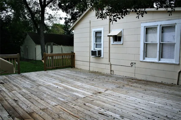 $1,100 | 6622 Church Street, Wallis, TX 77485