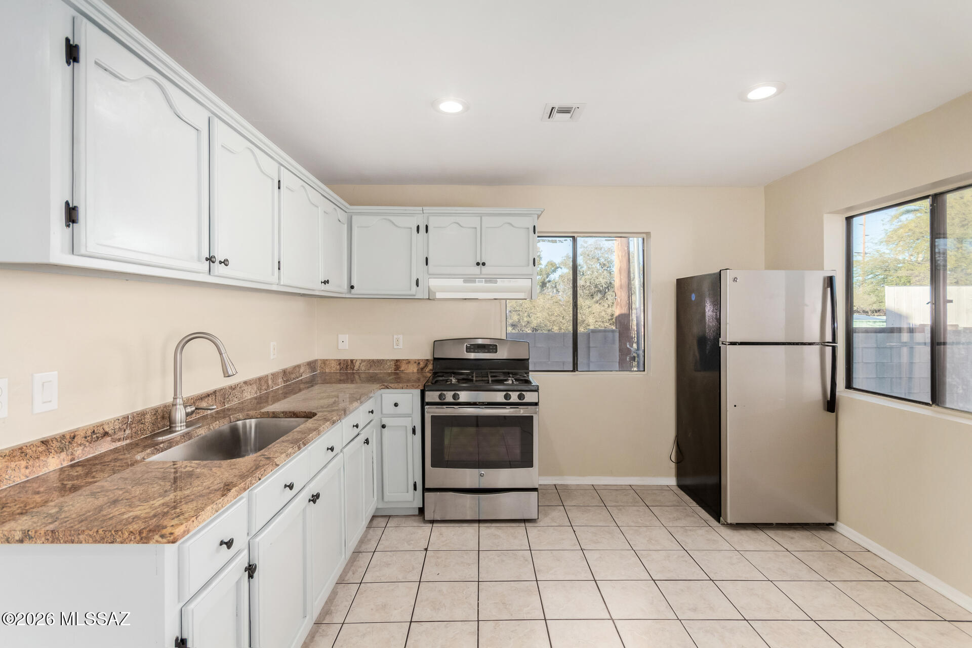 548 South Country Club Road Tucson, AZ 85716 - Photo 18 of 26