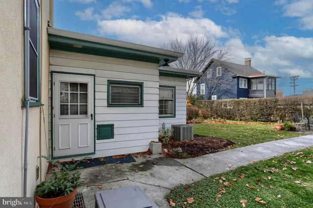 a view of a backyard of the house