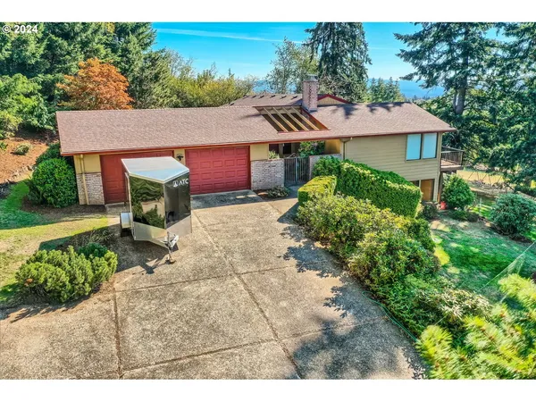 $765,000 | 14020 Southeast 215th Court, Damascus, OR 97089