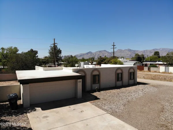 $314,500 | 802 South Sherwood Village Drive, Tucson, AZ 85710