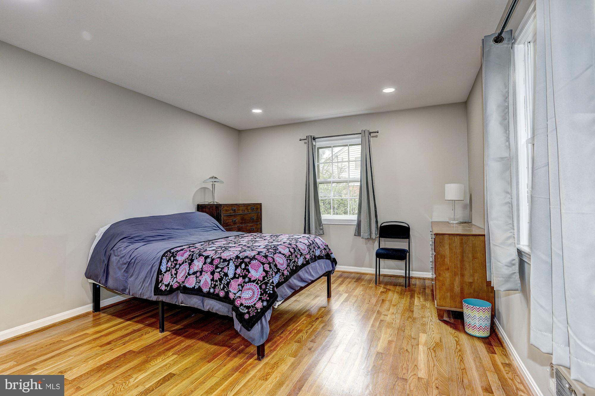 12022 Smoketree Road Potomac, MD 20854 - Photo 17 of 39 Primary Bedroom
