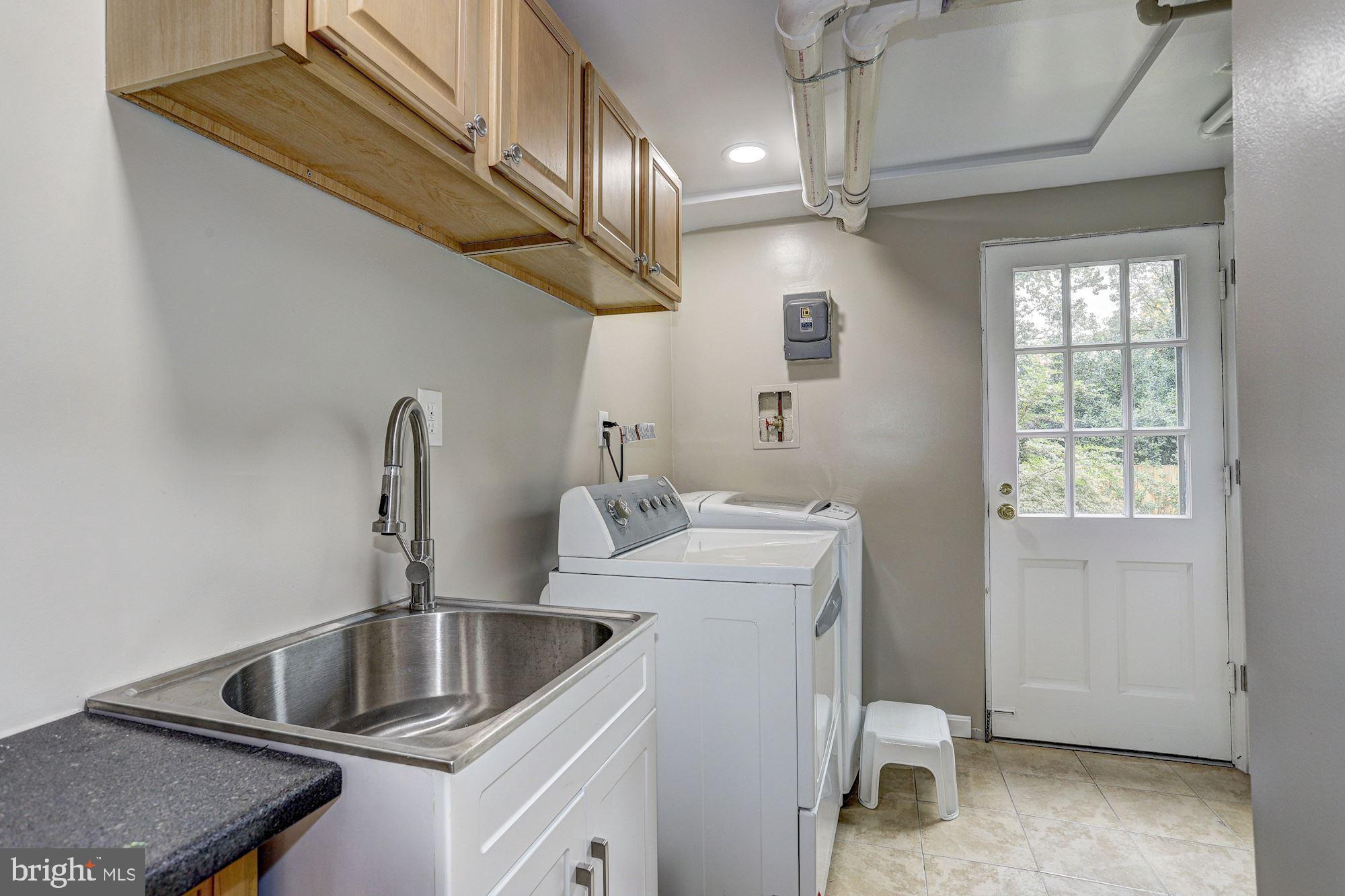 12022 Smoketree Road Potomac, MD 20854 - Photo 29 of 39 Laundry Room