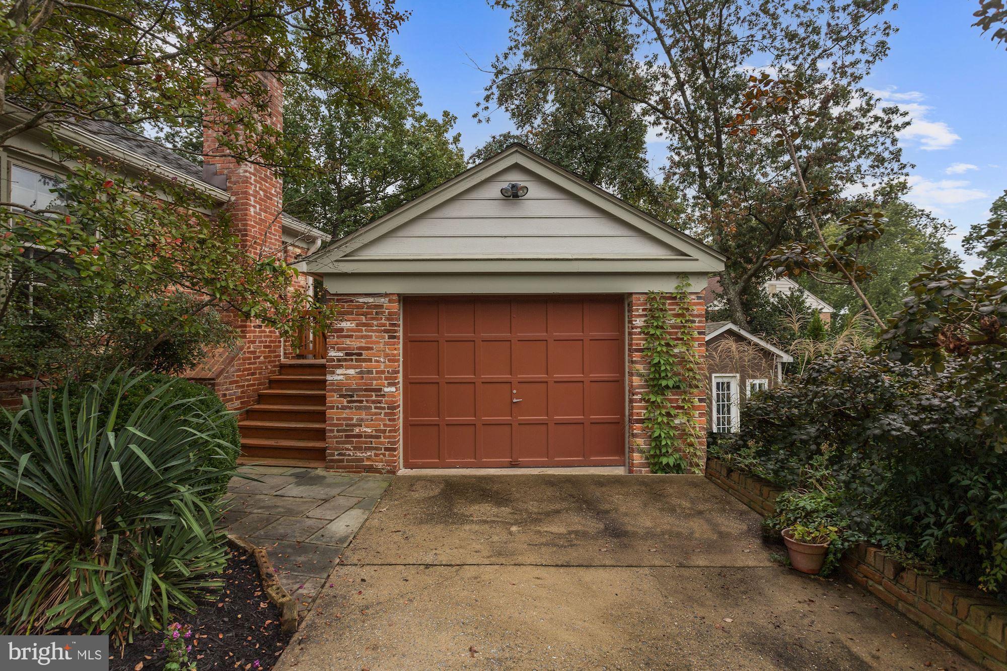 12022 Smoketree Road Potomac, MD 20854 - Photo 31 of 39 Garage
