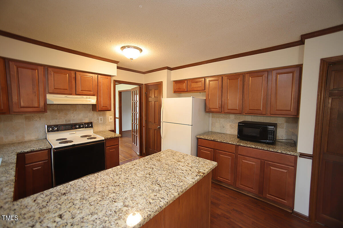 8604 Langtree Lane Raleigh, NC 27613 - Photo 11 of 35 8604 Langtree LaneJ