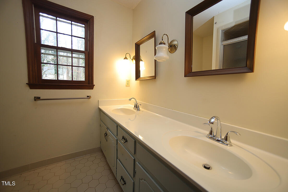 8604 Langtree Lane Raleigh, NC 27613 - Photo 23 of 35 8604 Langtree LaneV