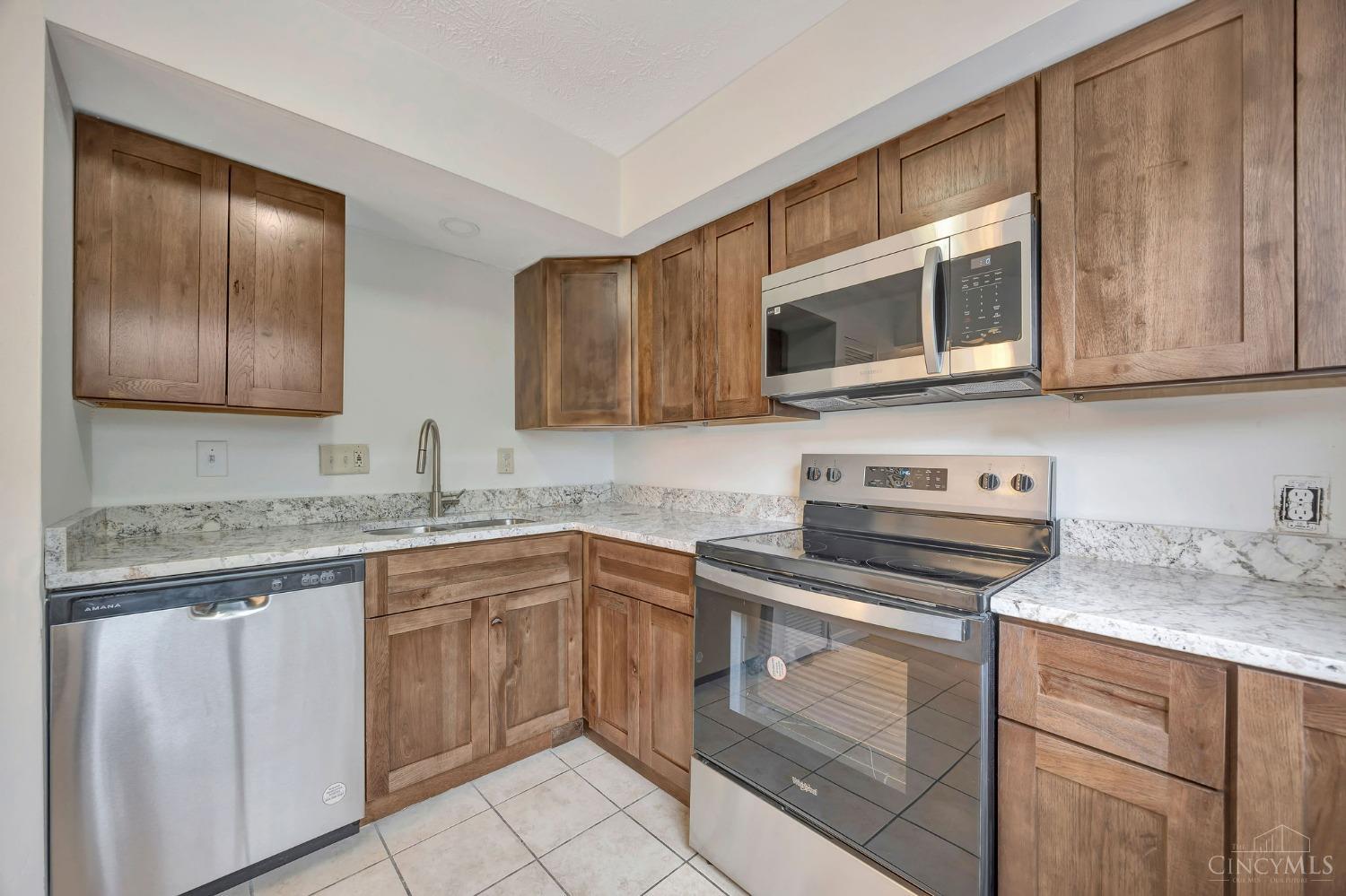 7752 Montgomery Road, Unit 8 Cincinnati, OH 45236 - Photo 8 of 35