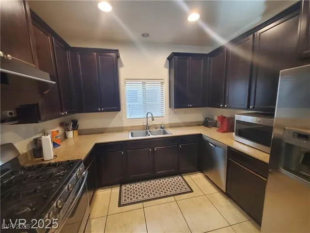 $2,590 | 9661 Greensburg Avenue, Las Vegas, NV 89178