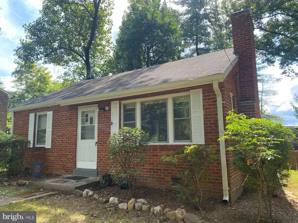 $2,995 | 2200 Greenwich Street, Falls Church, VA 22043