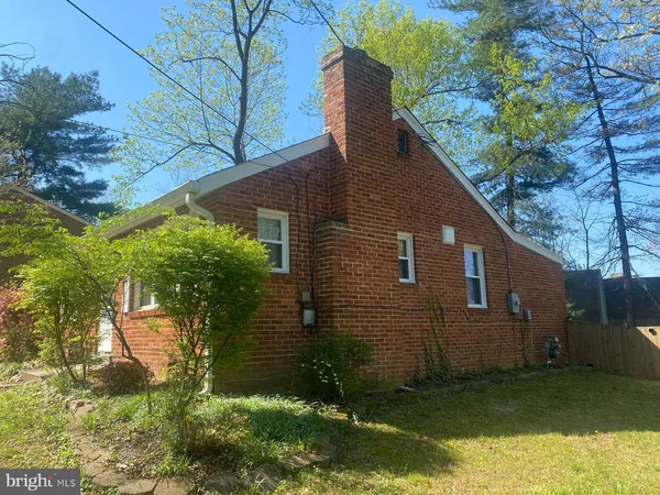 $2,995 | 2200 Greenwich Street, Falls Church, VA 22043
