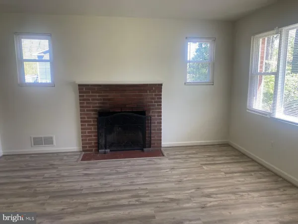 $2,995 | 2200 Greenwich Street, Falls Church, VA 22043