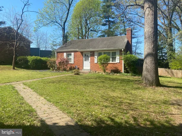 $2,995 | 2200 Greenwich Street, Falls Church, VA 22043