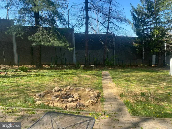 $2,995 | 2200 Greenwich Street, Falls Church, VA 22043