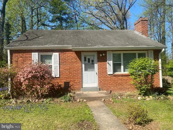 $2,995 | 2200 Greenwich Street, Falls Church, VA 22043
