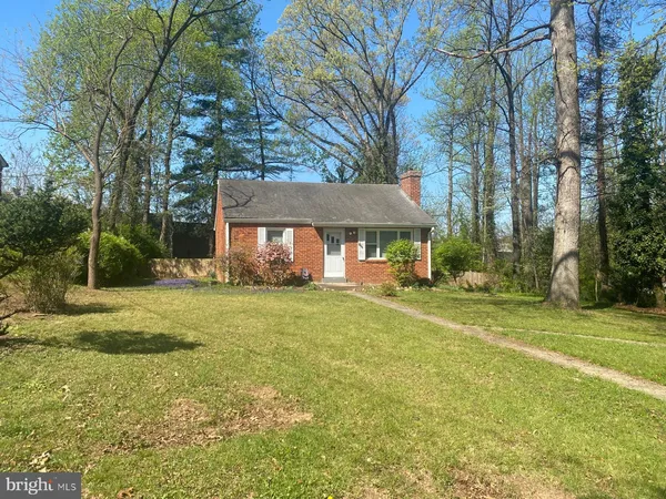 $2,995 | 2200 Greenwich Street, Falls Church, VA 22043