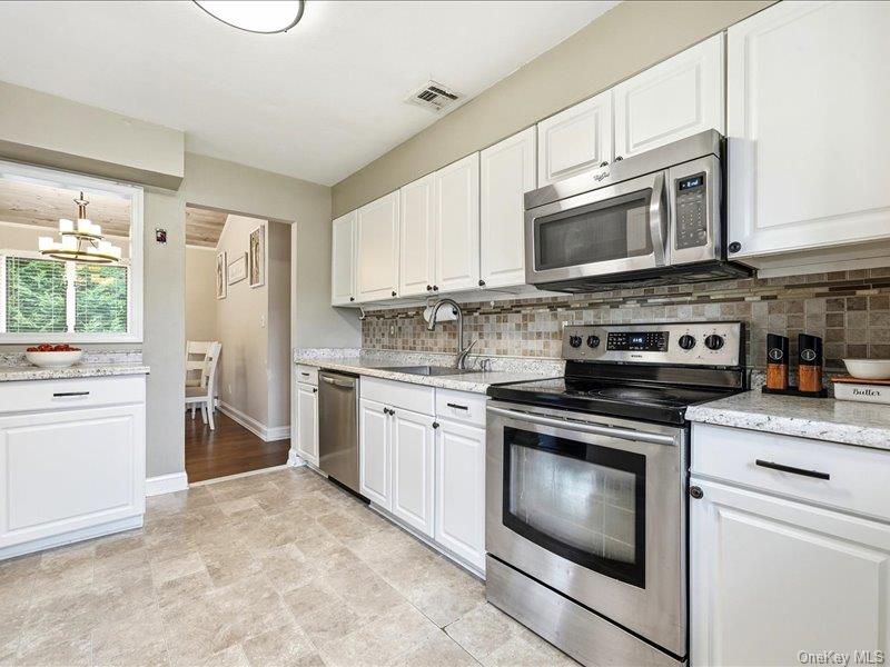 75 Lexington Road Shirley, NY 11967 - Photo 14 of 43 Gallery Image 14