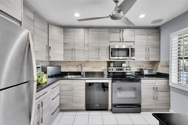 $250,000 | 7951 Eastlake Drive, Unit D, Boca Raton, FL 33433