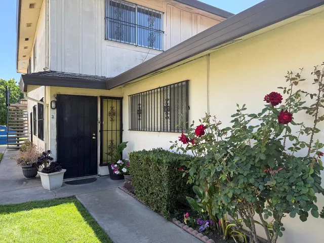 a front view of house with yard