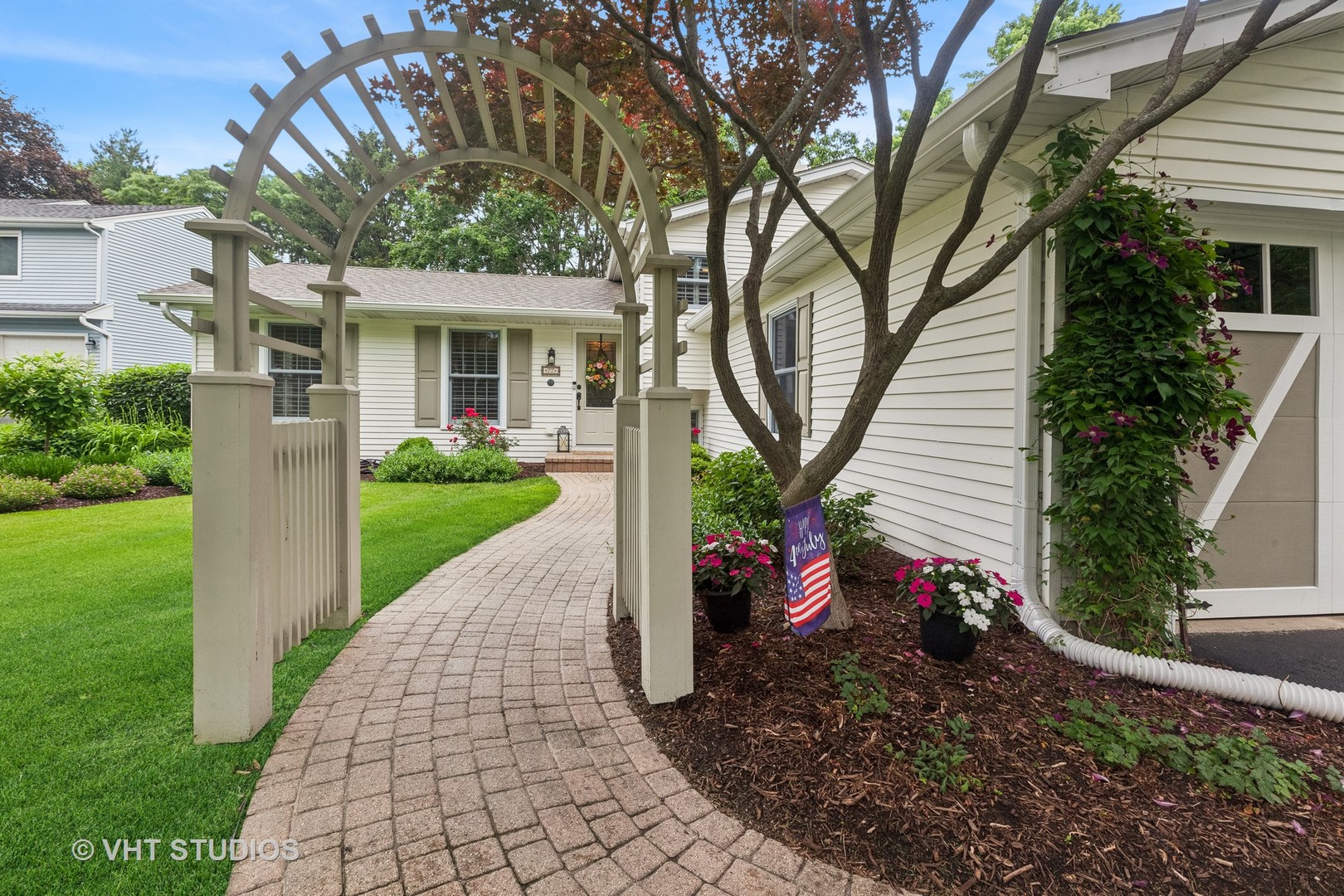 77 Flicker Court Naperville, IL 60565 - Photo 3 of 27 Gallery Image 3
