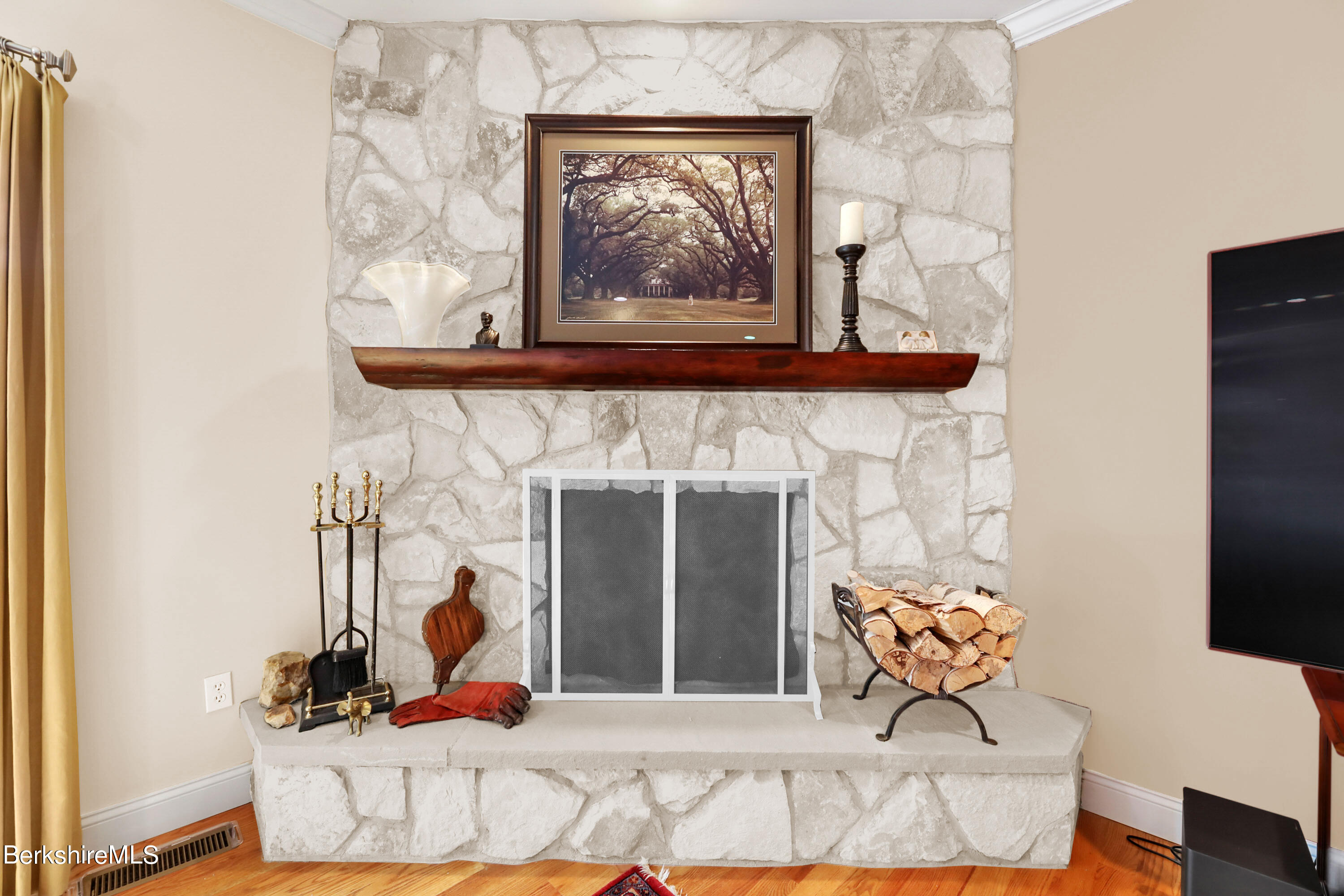 290 Chanterwood Road Lee, MA 01238 - Photo 6 of 30 Virtual Painting