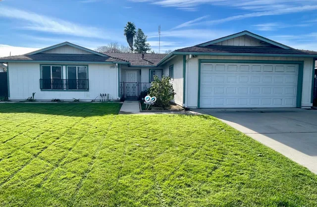 $395,000 | 14853 West Middleton Avenue, Kerman, CA 93630